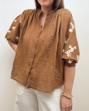 Charger l'image dans la galerie, BLOUSE AMANDA CAMEL